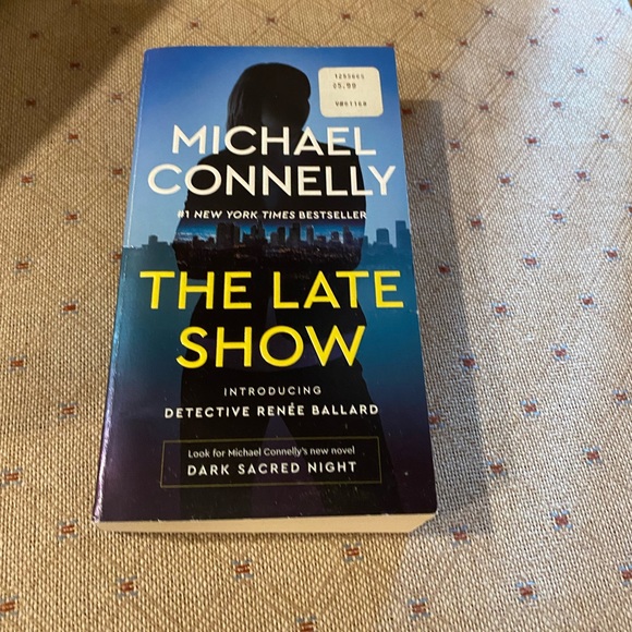 🔥📖Books 4/$10🔥 - Picture 1 of 3